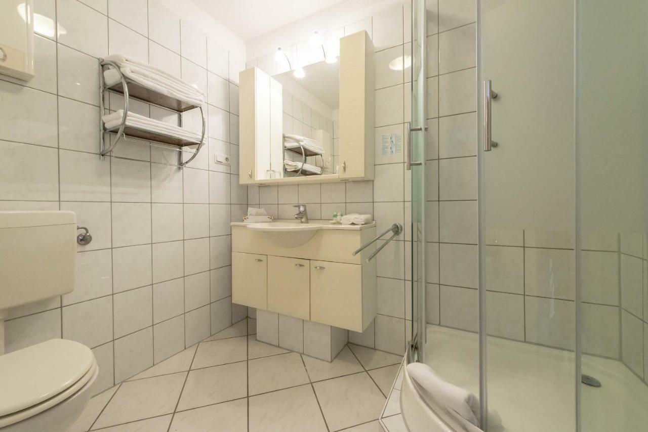 Boardinghouse Burgpark Hotel Hürth Eksteriør billede